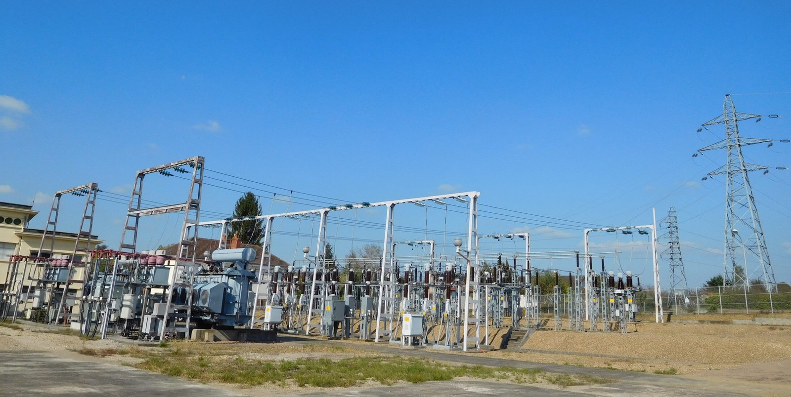 Illustrative photograph: AI Datacenter Power Demands Strain State Electric Grids: How Regional Utilities Are Rebalancing Generation and Ratepayer Protections