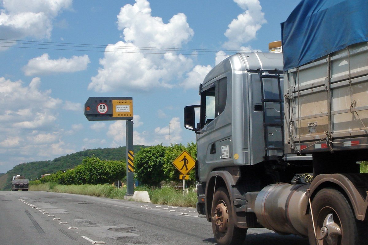 High-speed interstate highway transportation corridor monitored for traffic safety